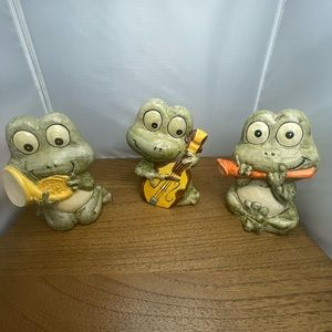 VINTAGE UOGC CHALKWARE BANKS ,FROGS playing instruments